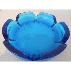 VINTAGE 1970'S ANCHOR HOCKING LARGE 5. 75" ASHTRAY BLUE GLASS LOTUS FLOWER